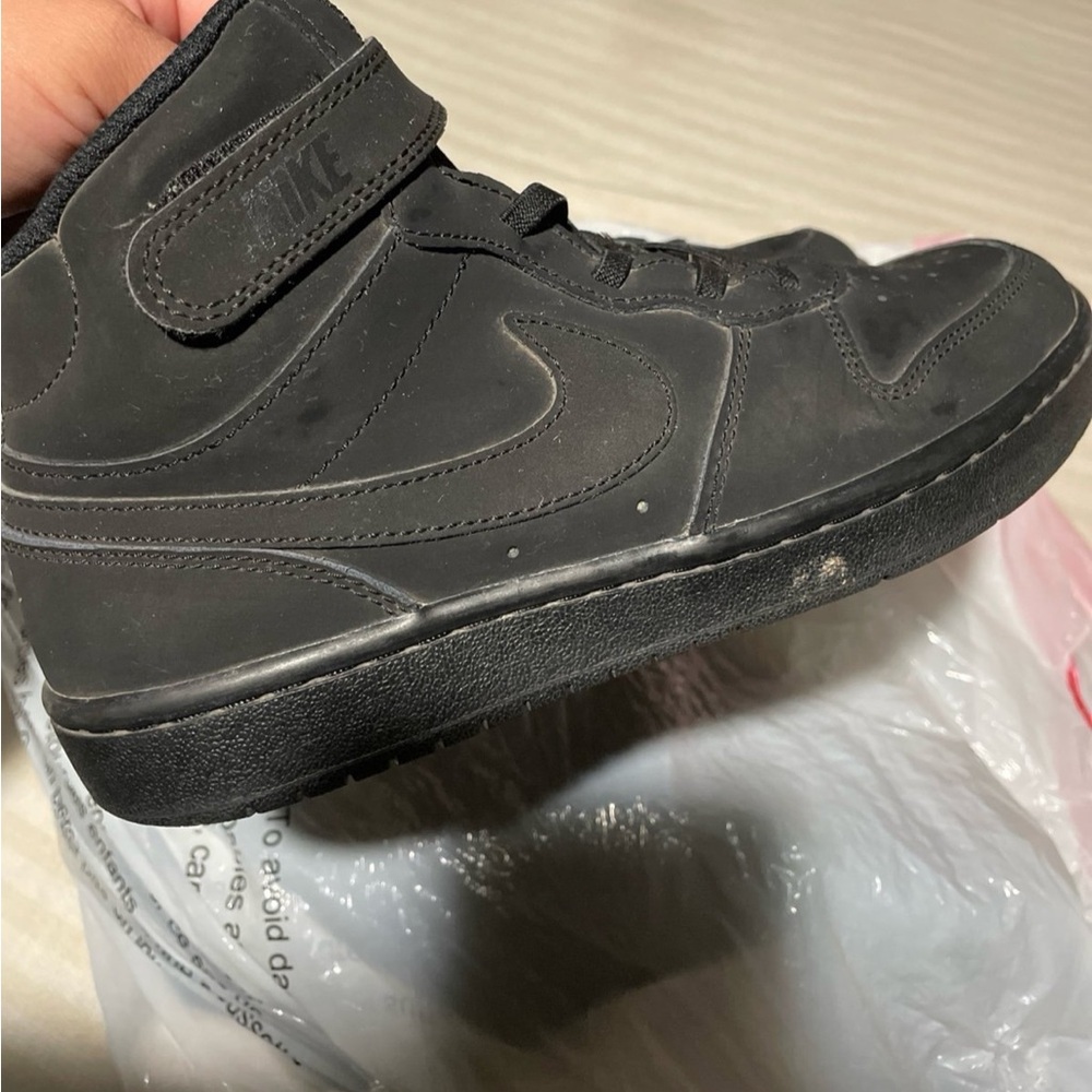 nike court borough mid 2 boys size 3y